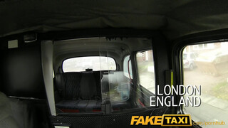FakeTaxi majd' szétrobannak a mellei a csajnak