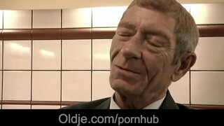 Magyar pornószínész bige szexel idős manussal - Oldje