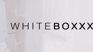 WHITEBOXXX - A izgató Rebecca Volpetti maszturbál