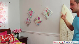 Mia Malkova a izgató fiatal világos szőke hölgyemény