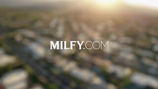 MILFY - Natasha Nice duplán szereti