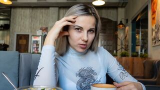 Távirányítós műfasz egy zsúfolt kávézóban - Letty black
