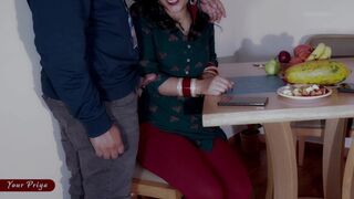 Priya bhabhi alaposan kezdi a fiatal devarral és beleélvezéssel zárja